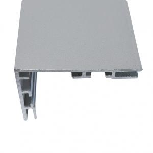 Sistema Expositor SmartFrame® 65mm - Front Face Única Perfil de Alumínio 65mm | Front Face Única | Sem Iluminação Personalizado pelo Cliente Branco, Prata, Grafite ou Preto Filme de proteção na cor escolhida Fosco Opcionais: Suportes de Parede