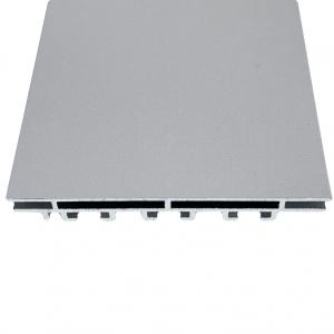 Sistema Expositor SmartFrame® 100mm Edge-Lit | Dupla Face Perfil de Alumínio 100mm | Edge-Lit com iluminação lateral Personalizado pelo Cliente Preto, Grafite, Prata Alumínio ou Branco Filme de proteção na cor escolhida Fosco Opcionais: Base Auto-Portante, Barra Estabilizadora e Suportes de Teto